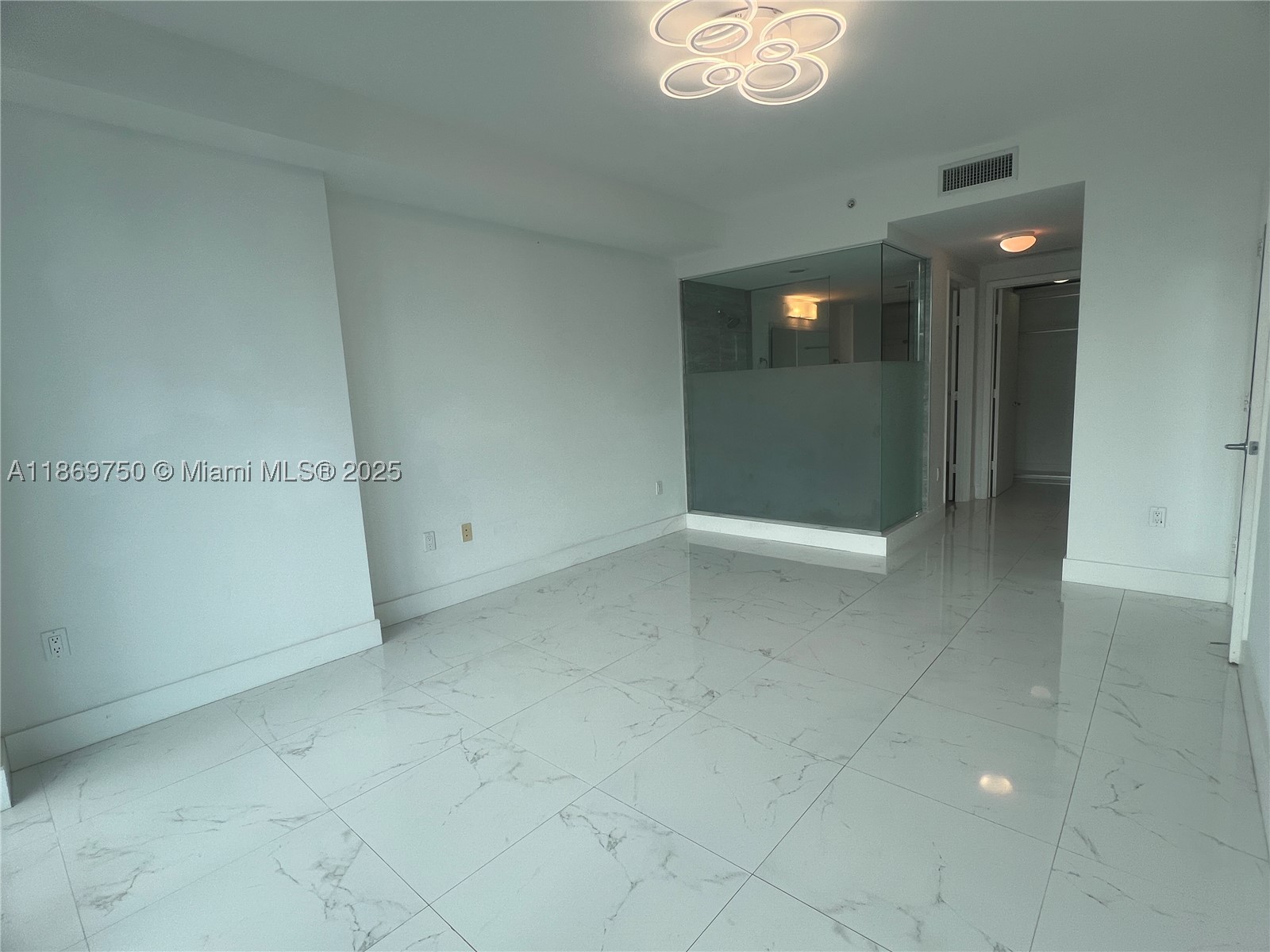 MINT CONDO - Residential
