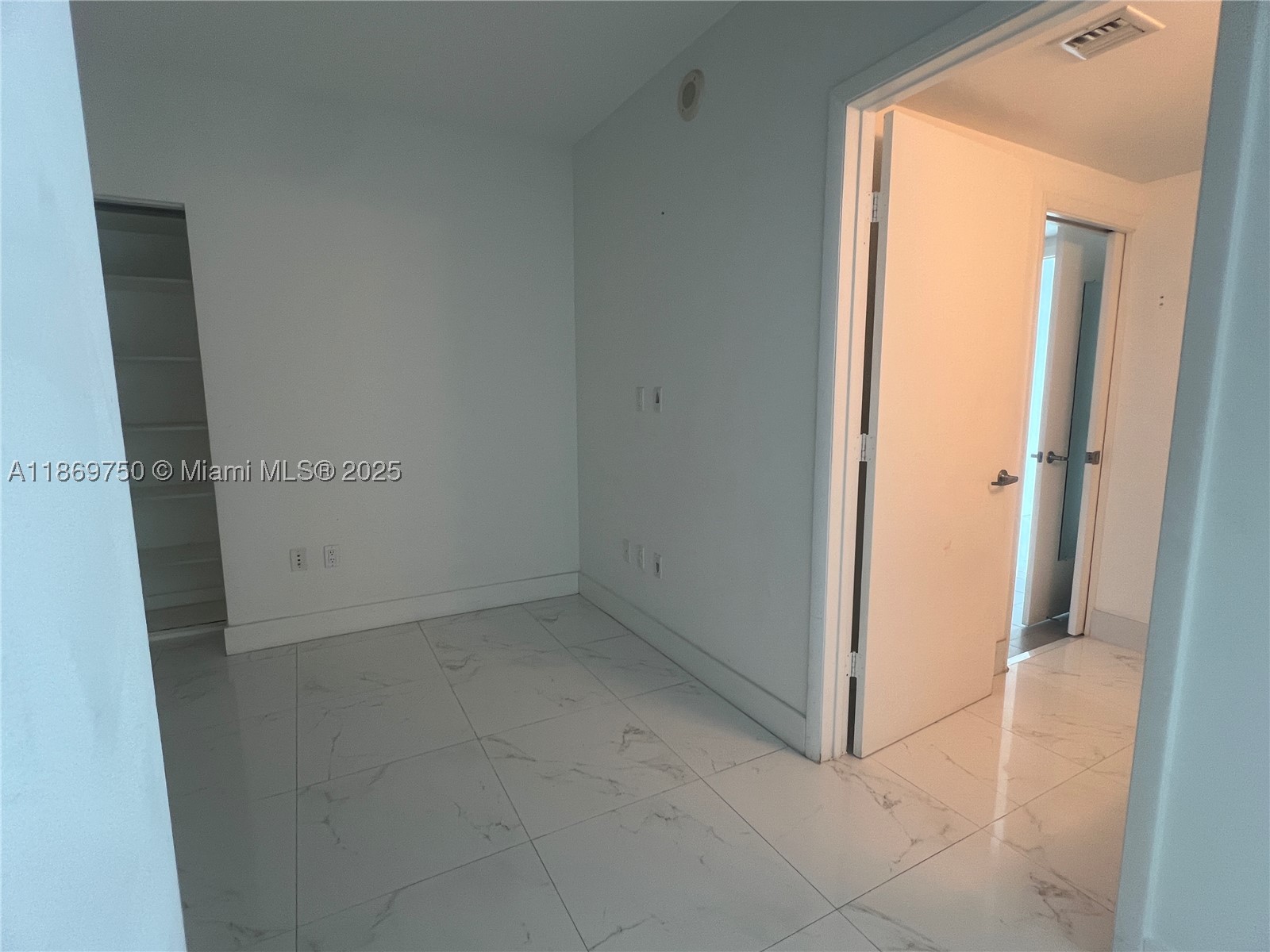 MINT CONDO - Residential