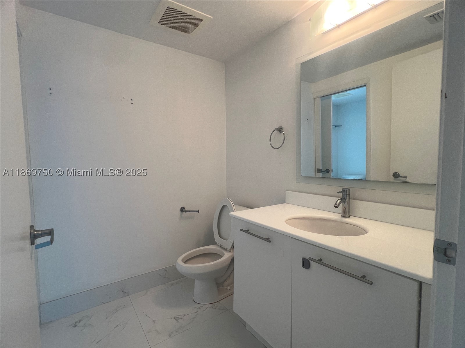 MINT CONDO - Residential