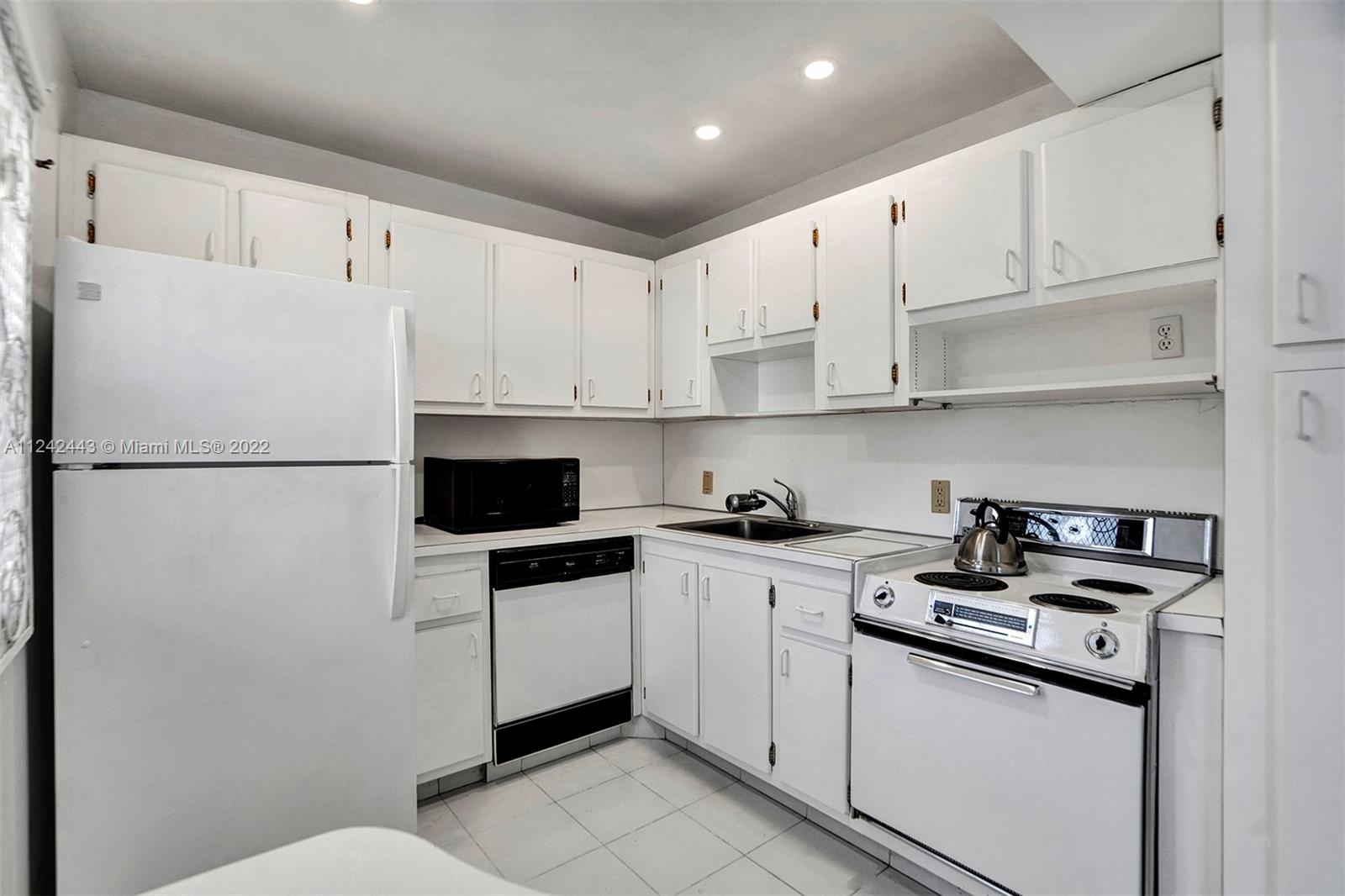 BISCAYA IV CONDO - Residential