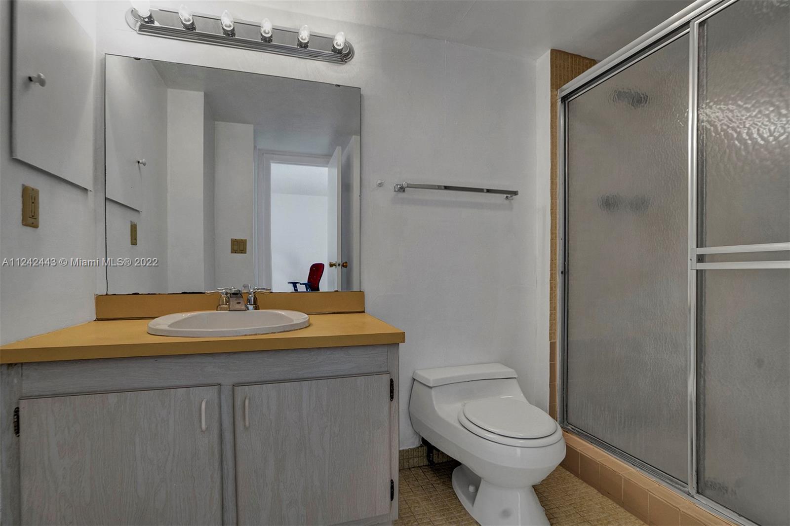 BISCAYA IV CONDO - Residential