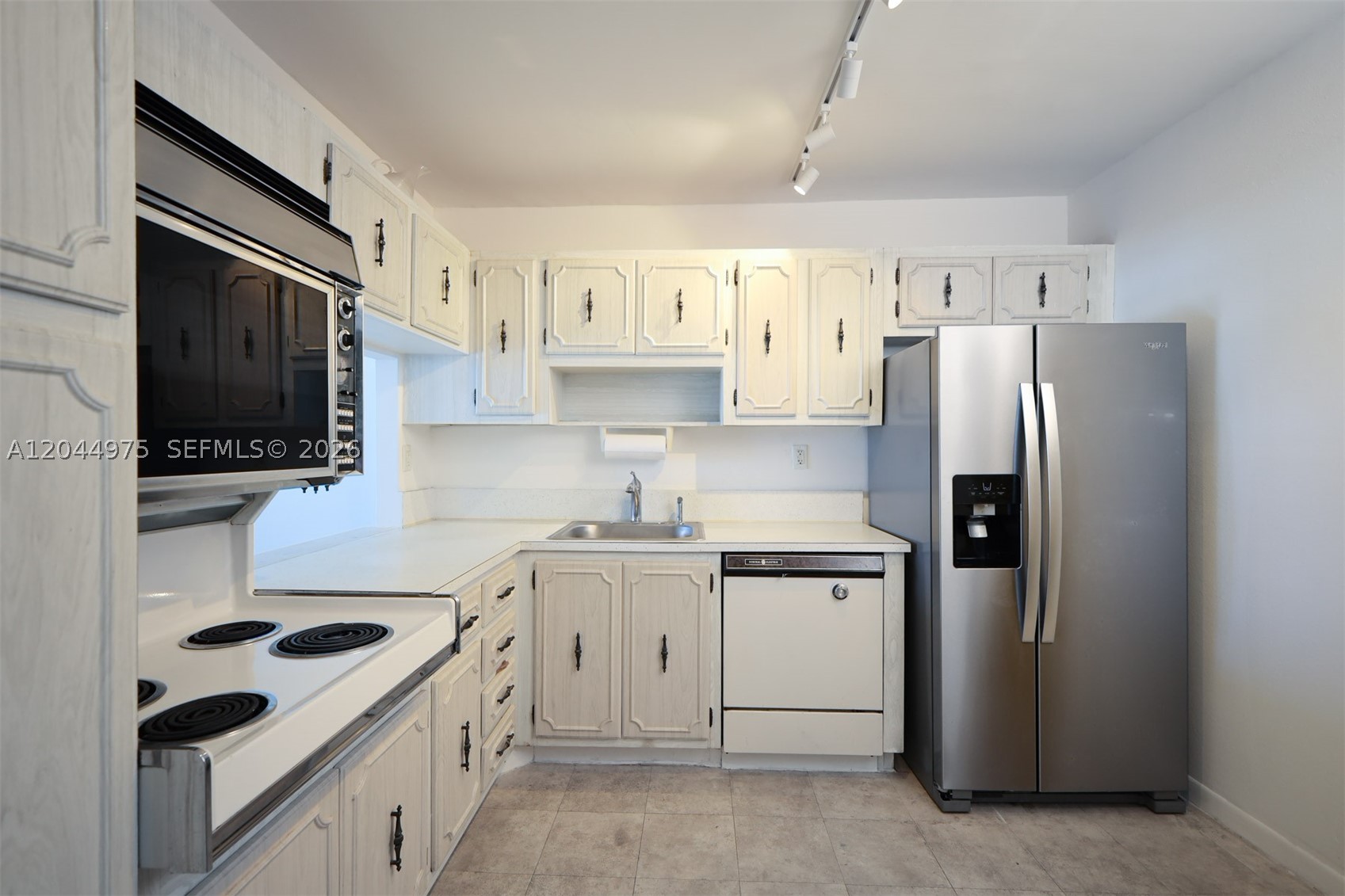 STANTON HOUSE CONDO - Residential Lease