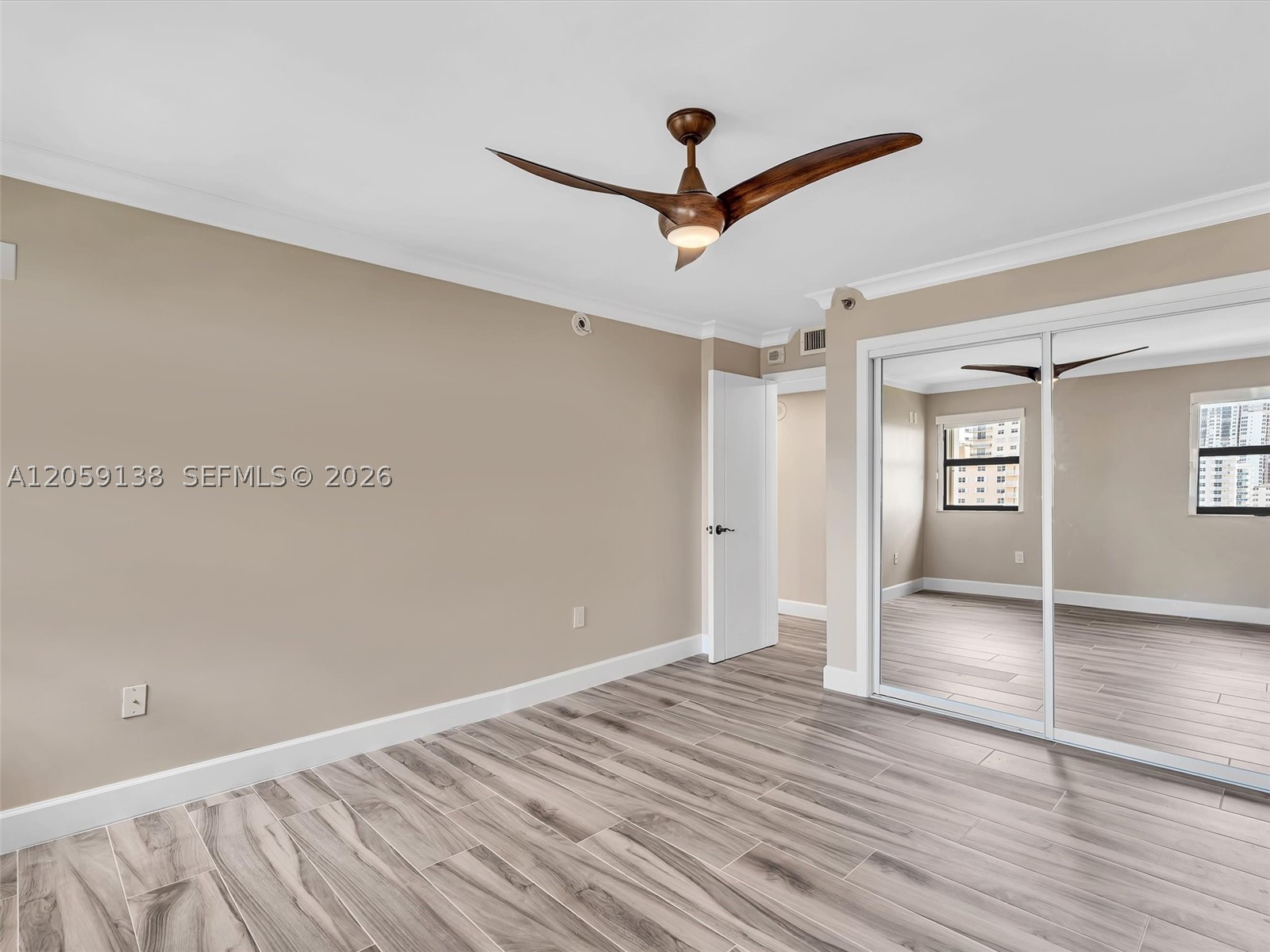 SUMMIT CONDO - Residential