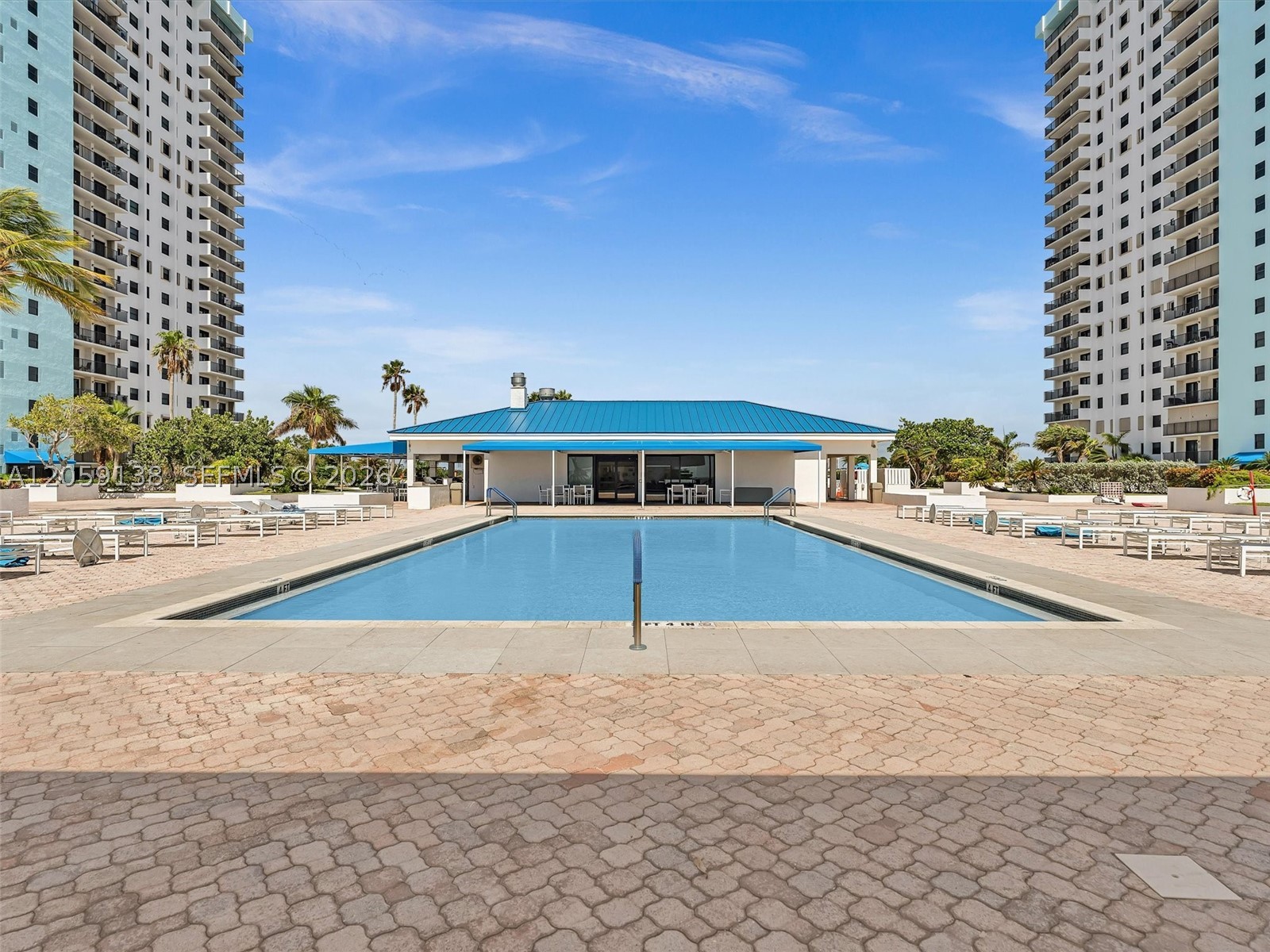 SUMMIT CONDO - Residential