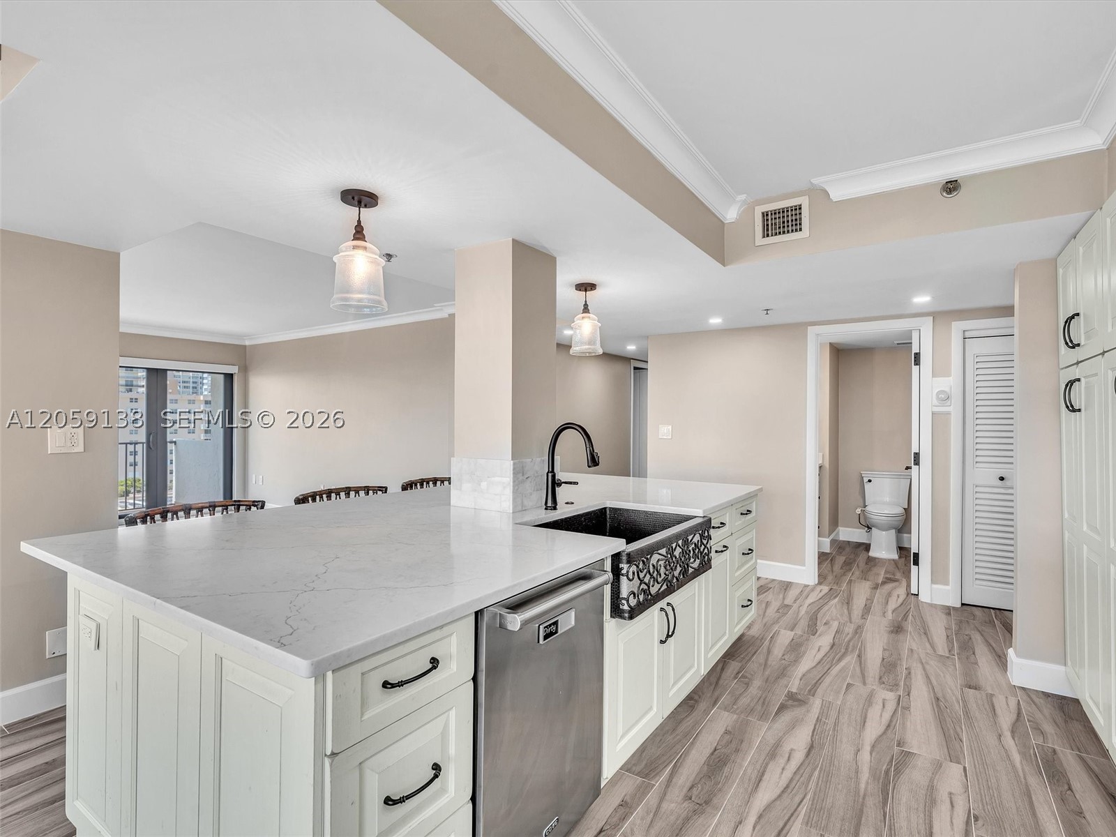SUMMIT CONDO - Residential
