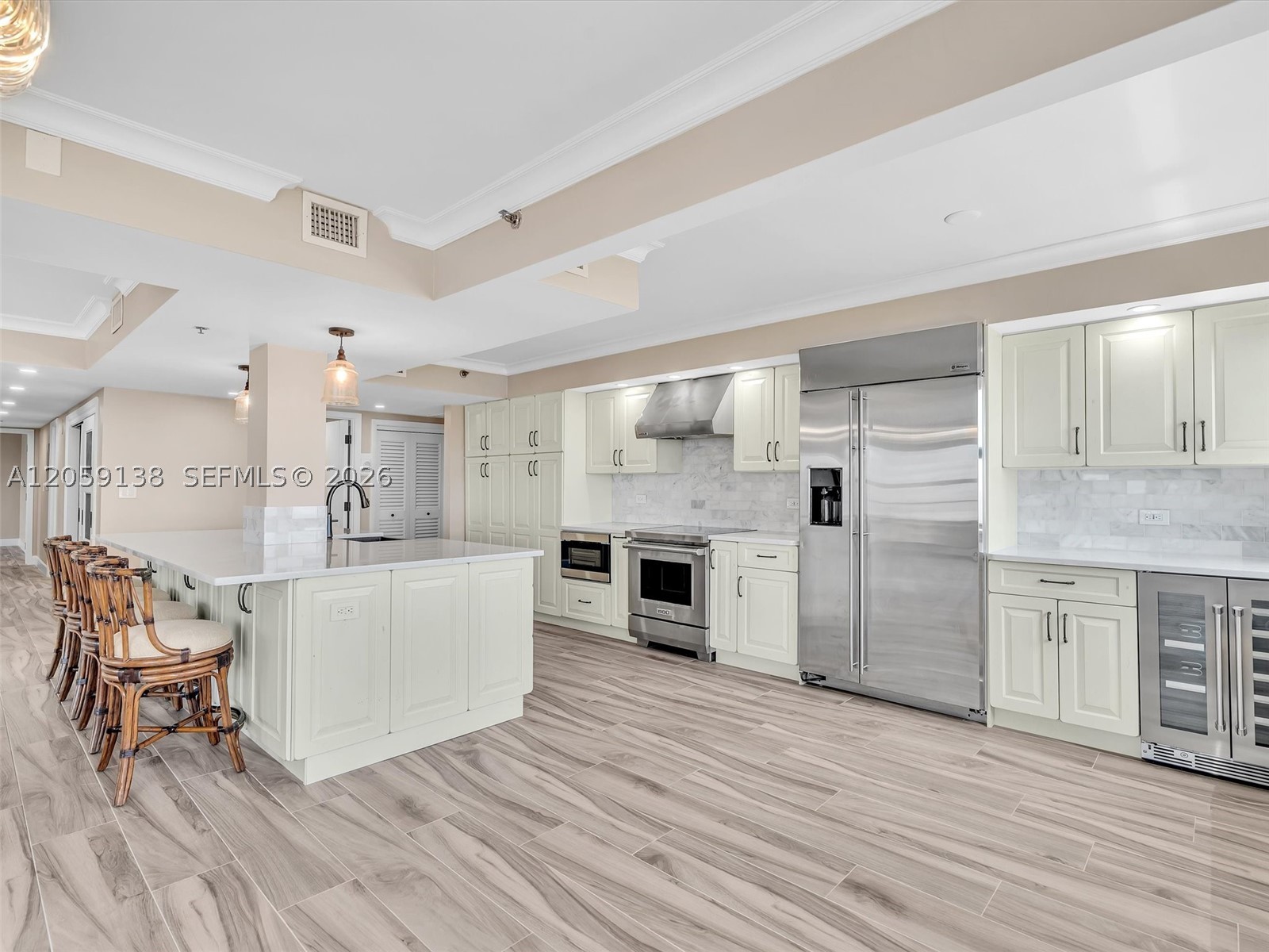 SUMMIT CONDO - Residential