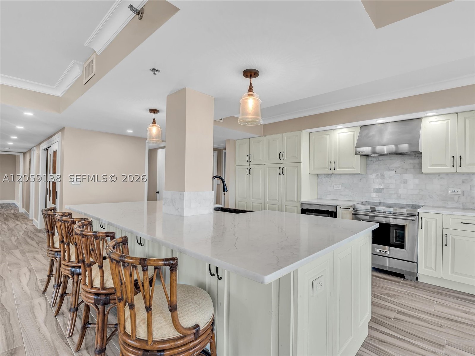 SUMMIT CONDO - Residential