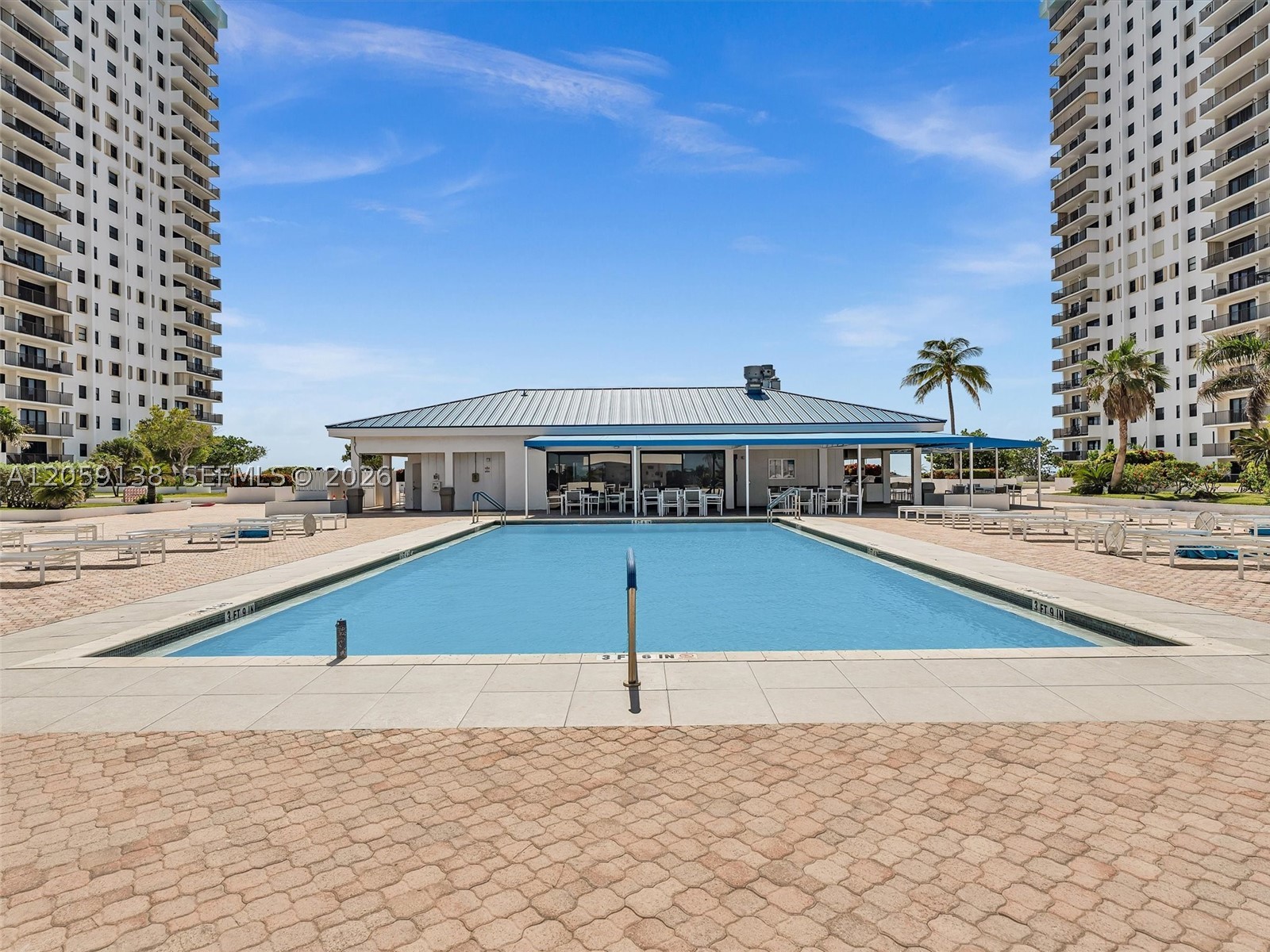 SUMMIT CONDO - Residential