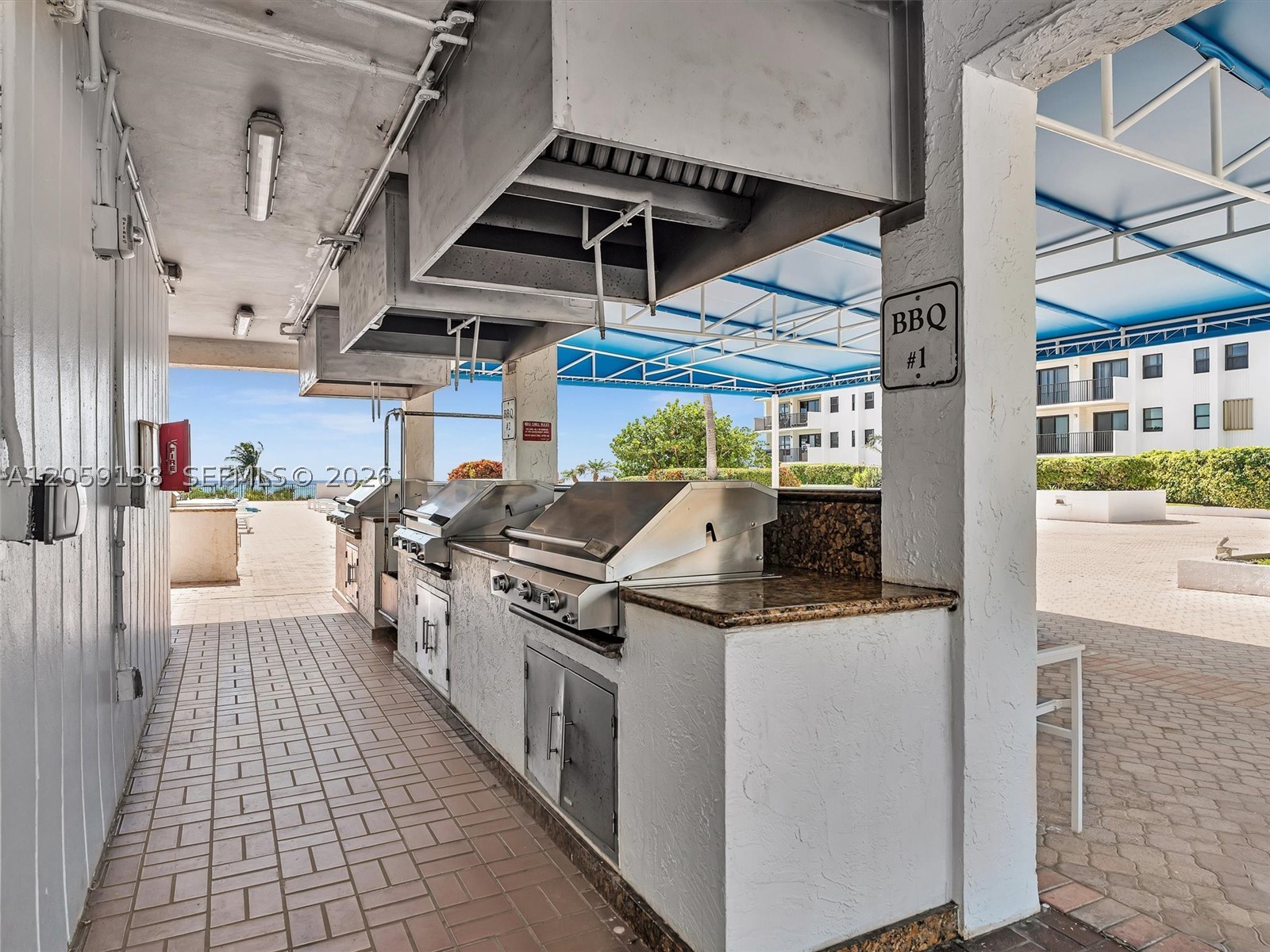 SUMMIT CONDO - Residential