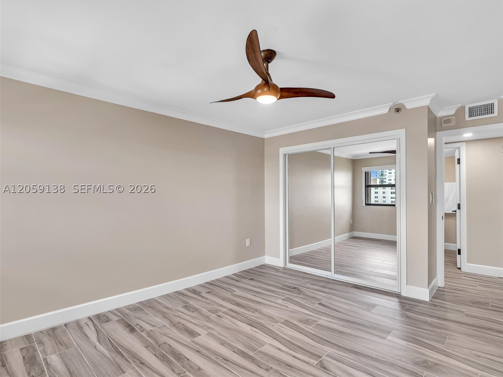 SUMMIT CONDO - Residential