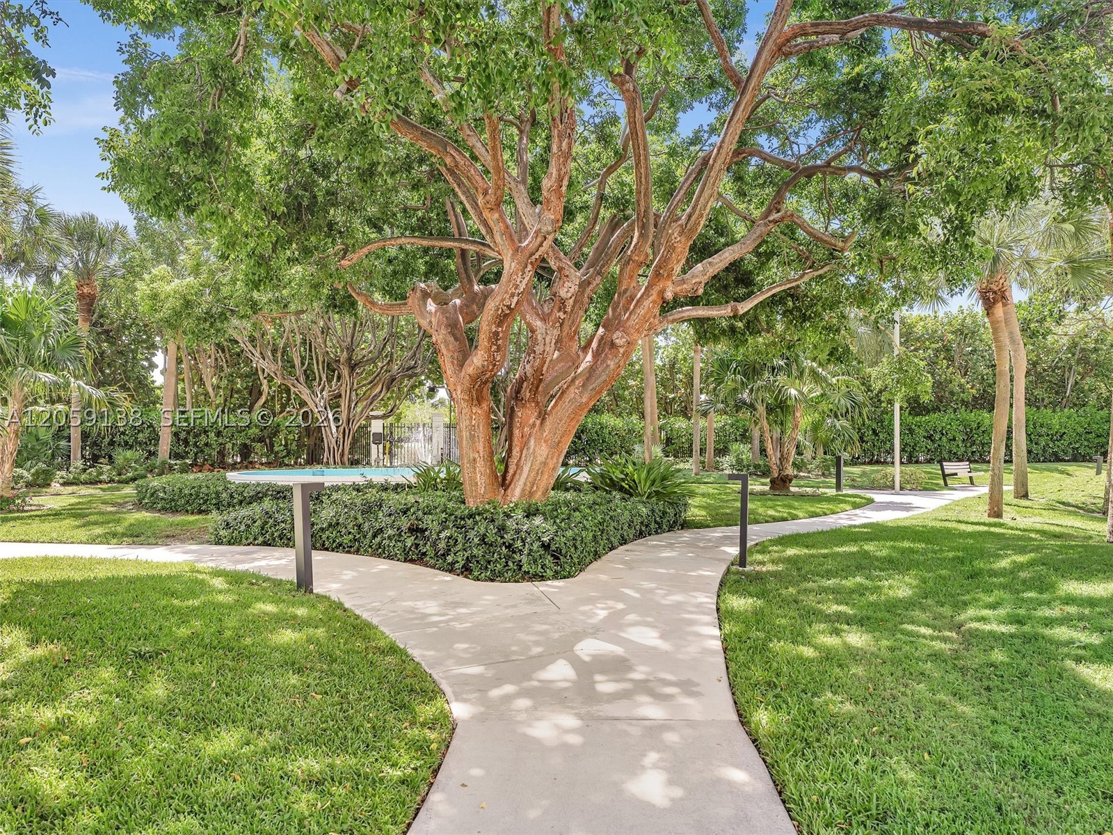 SUMMIT CONDO - Residential