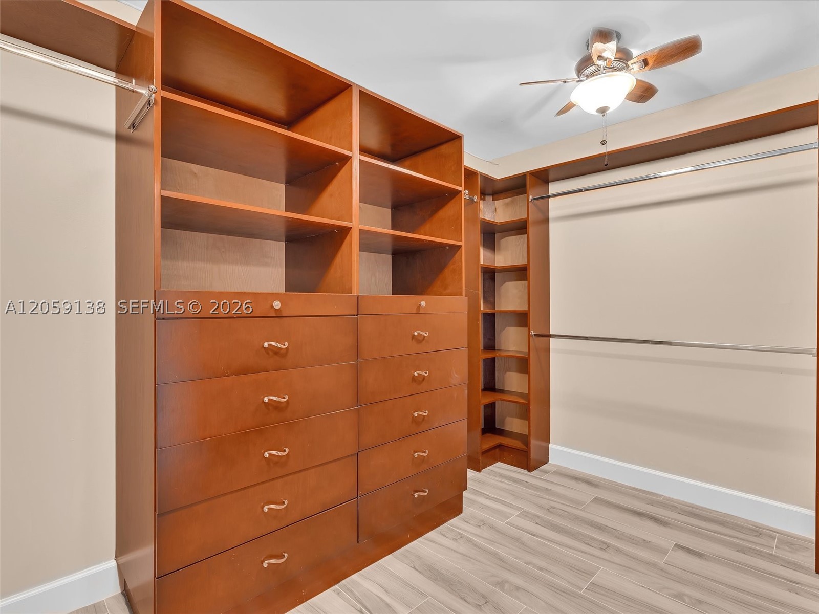 SUMMIT CONDO - Residential