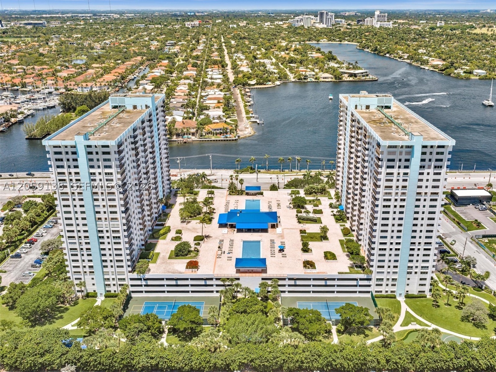 SUMMIT CONDO - Residential