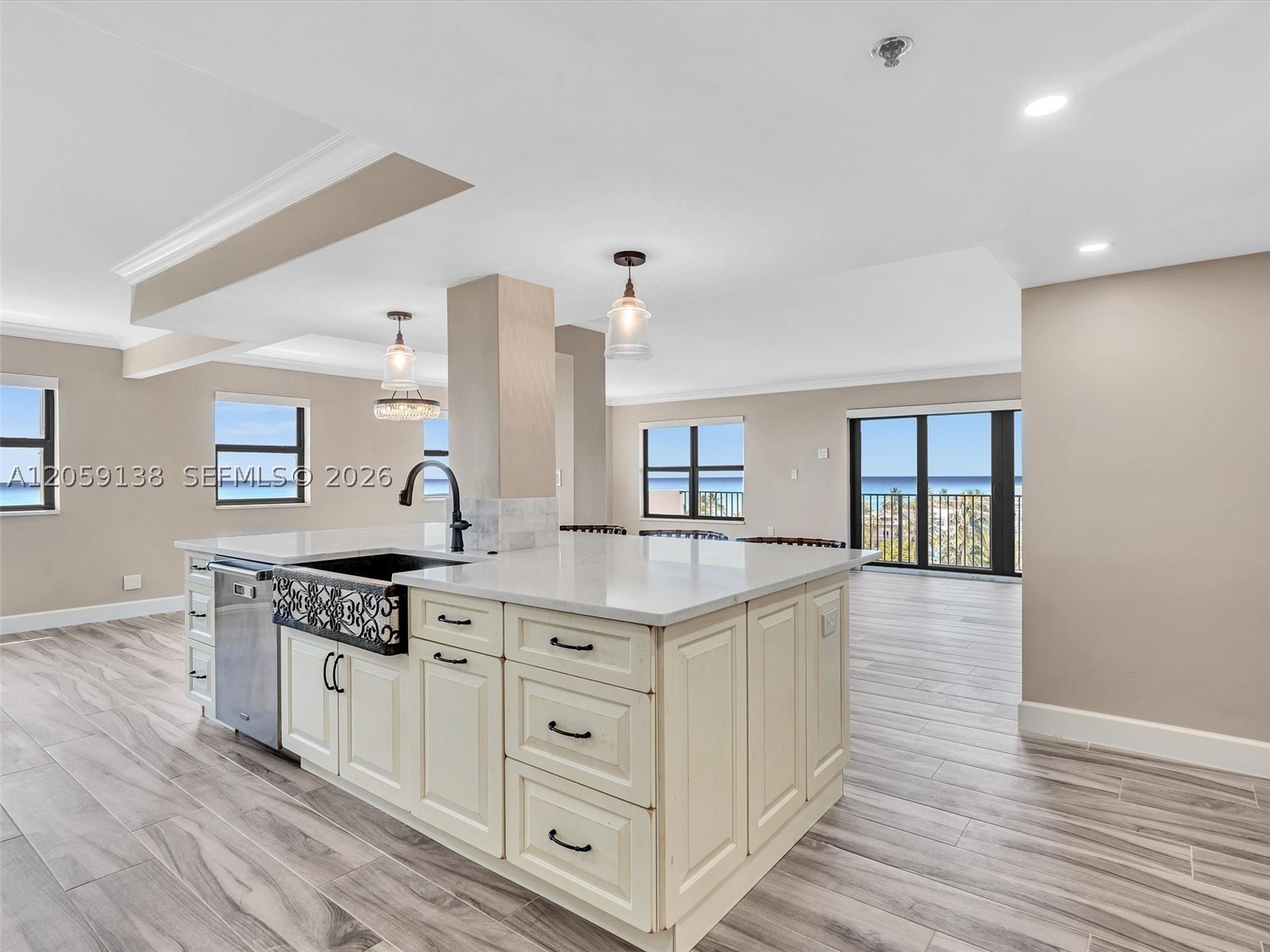 SUMMIT CONDO - Residential