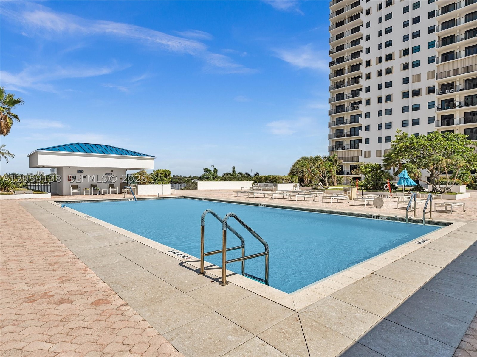 SUMMIT CONDO - Residential