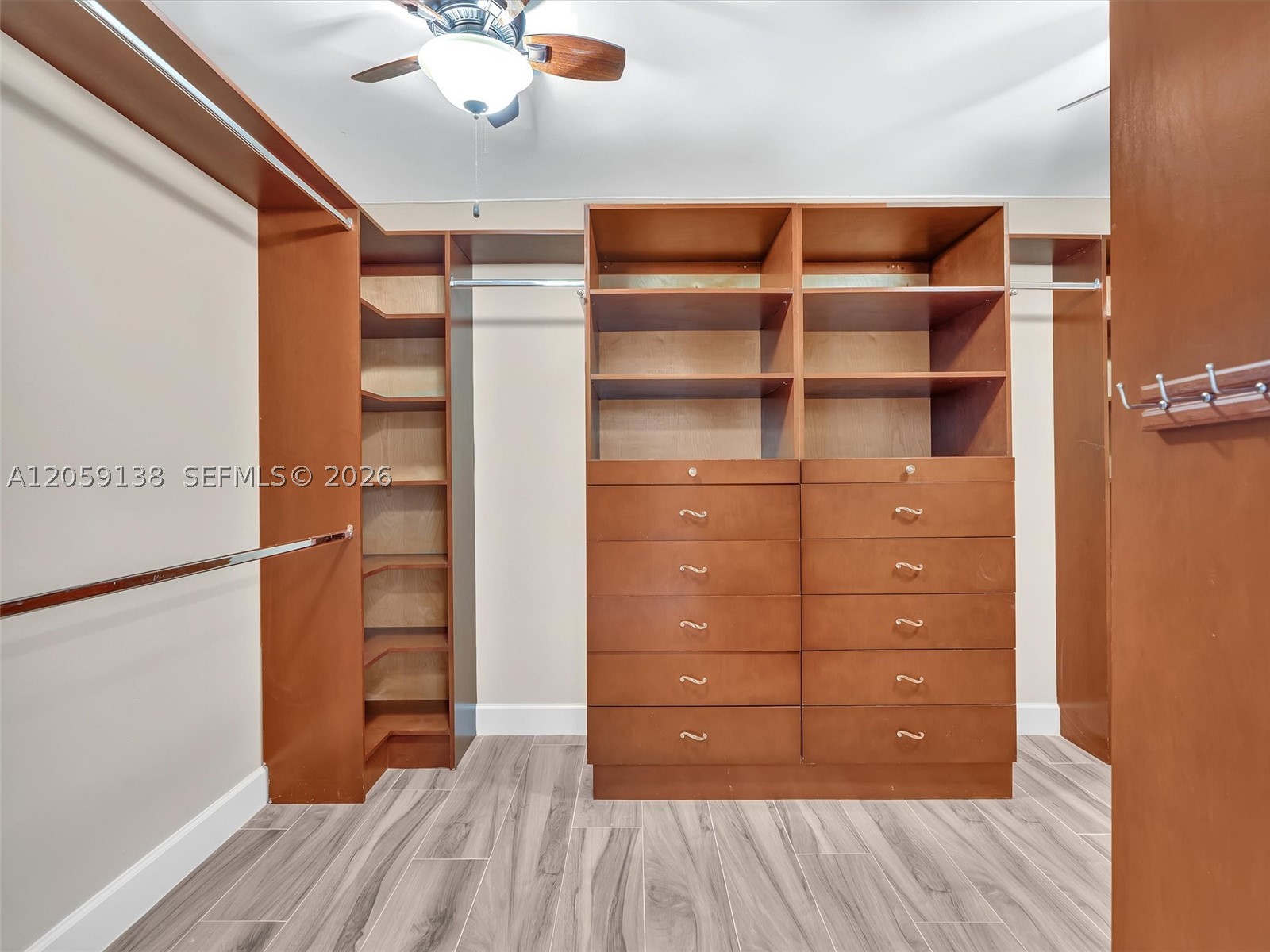 SUMMIT CONDO - Residential
