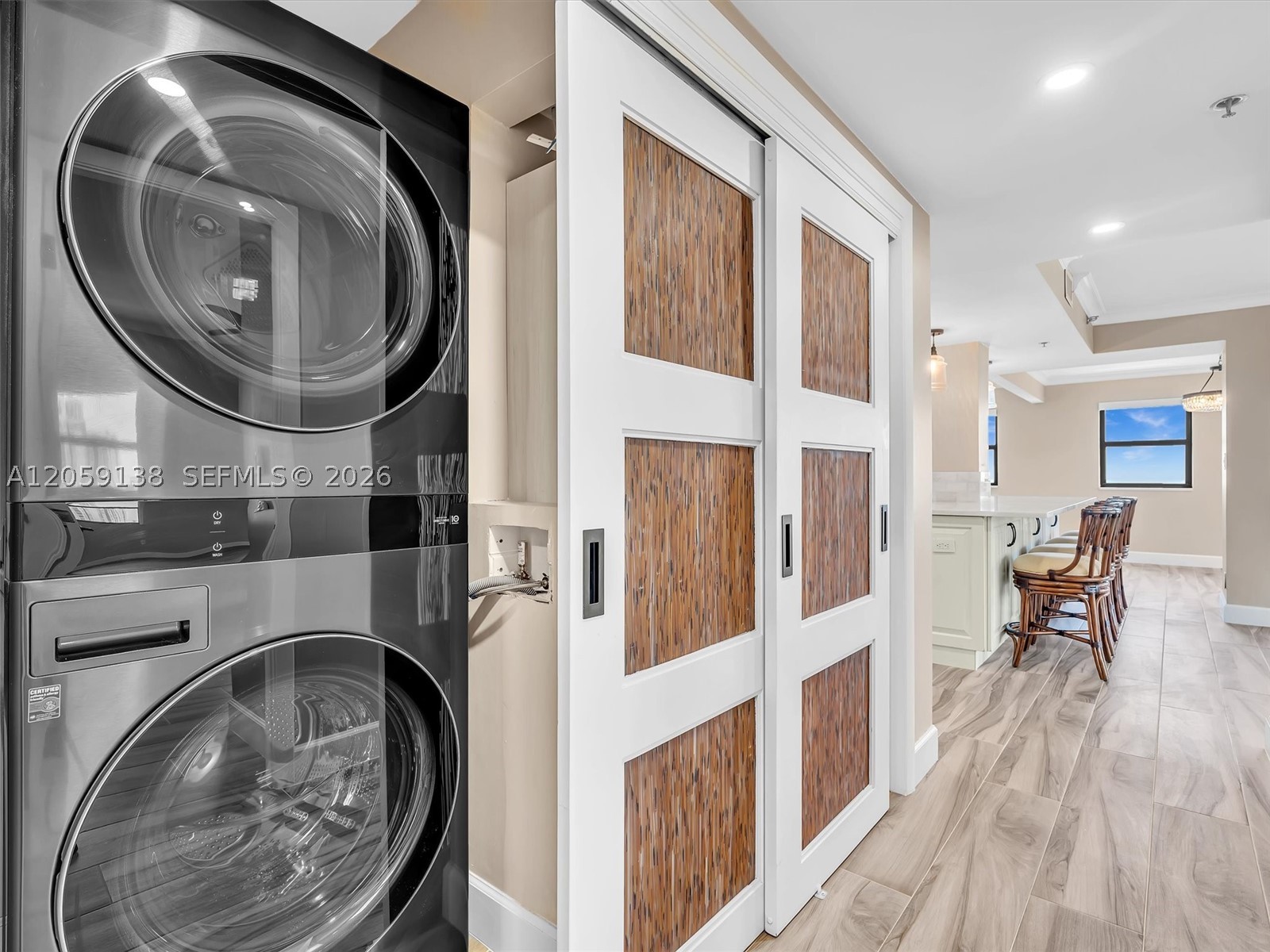 SUMMIT CONDO - Residential