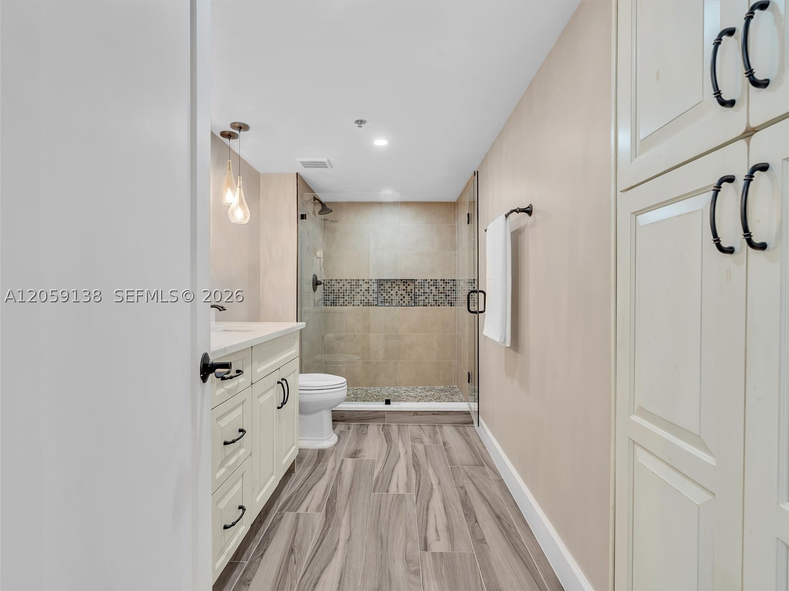 SUMMIT CONDO - Residential