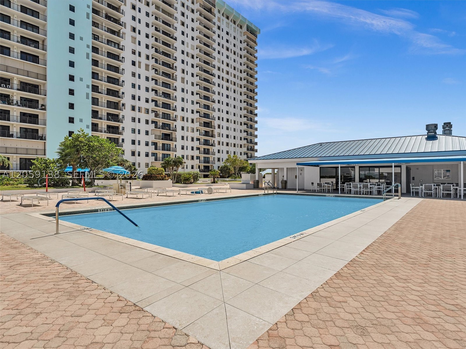SUMMIT CONDO - Residential