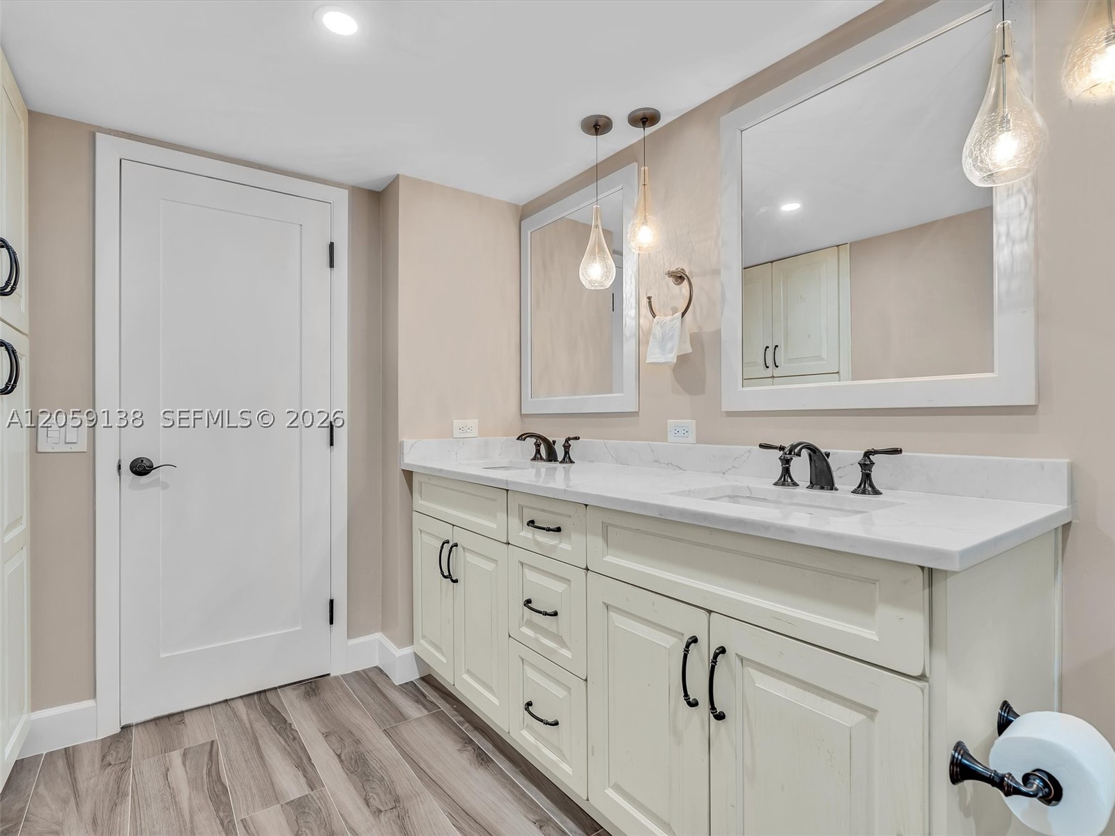 SUMMIT CONDO - Residential