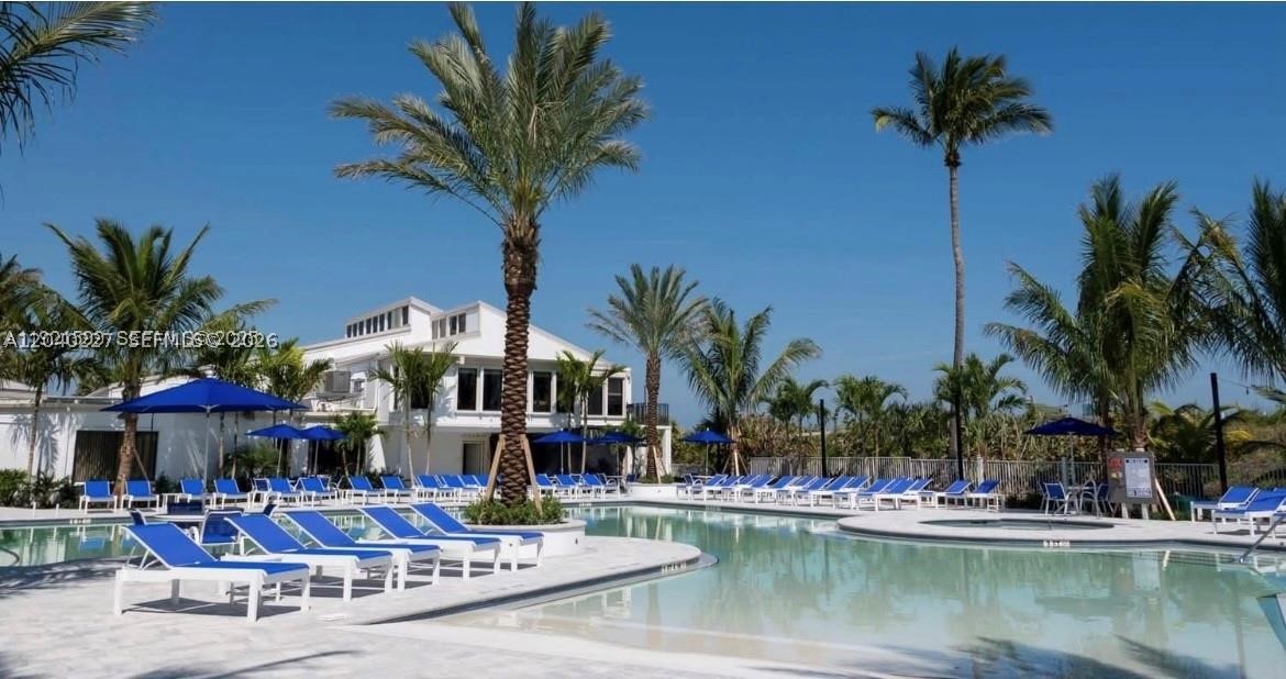 GOLF VILLAS - Residential