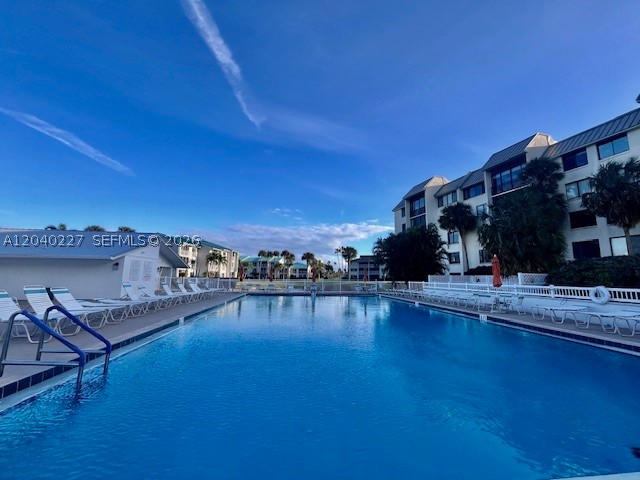GOLF VILLAS - Residential