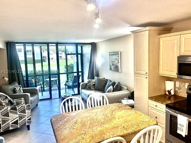 GOLF VILLAS - Residential