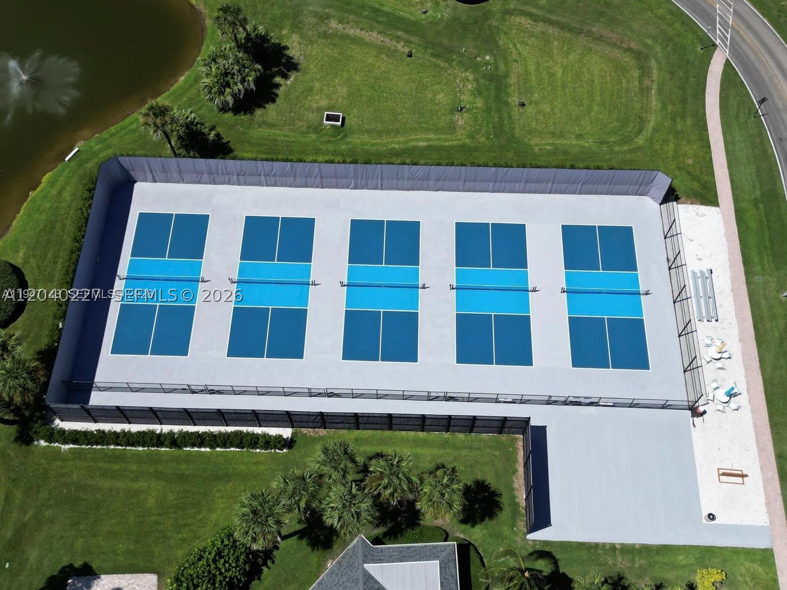 GOLF VILLAS - Residential