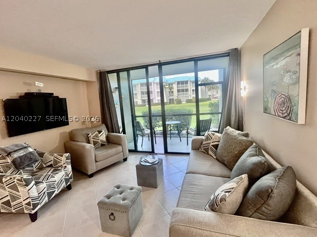 GOLF VILLAS - Residential