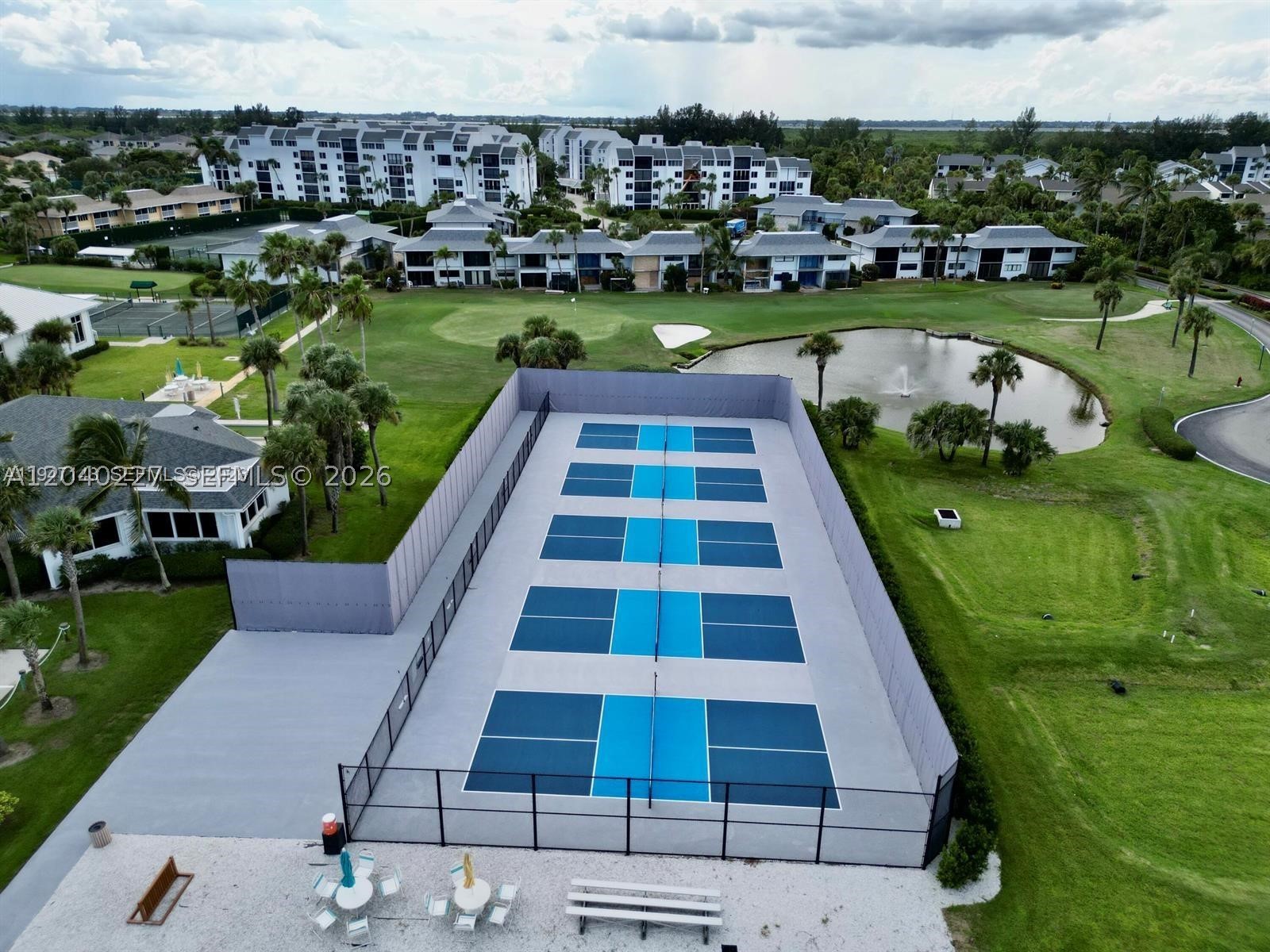 GOLF VILLAS - Residential