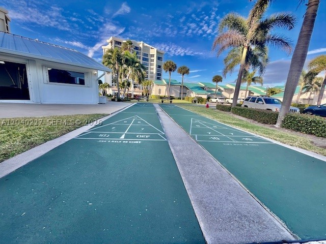 GOLF VILLAS - Residential