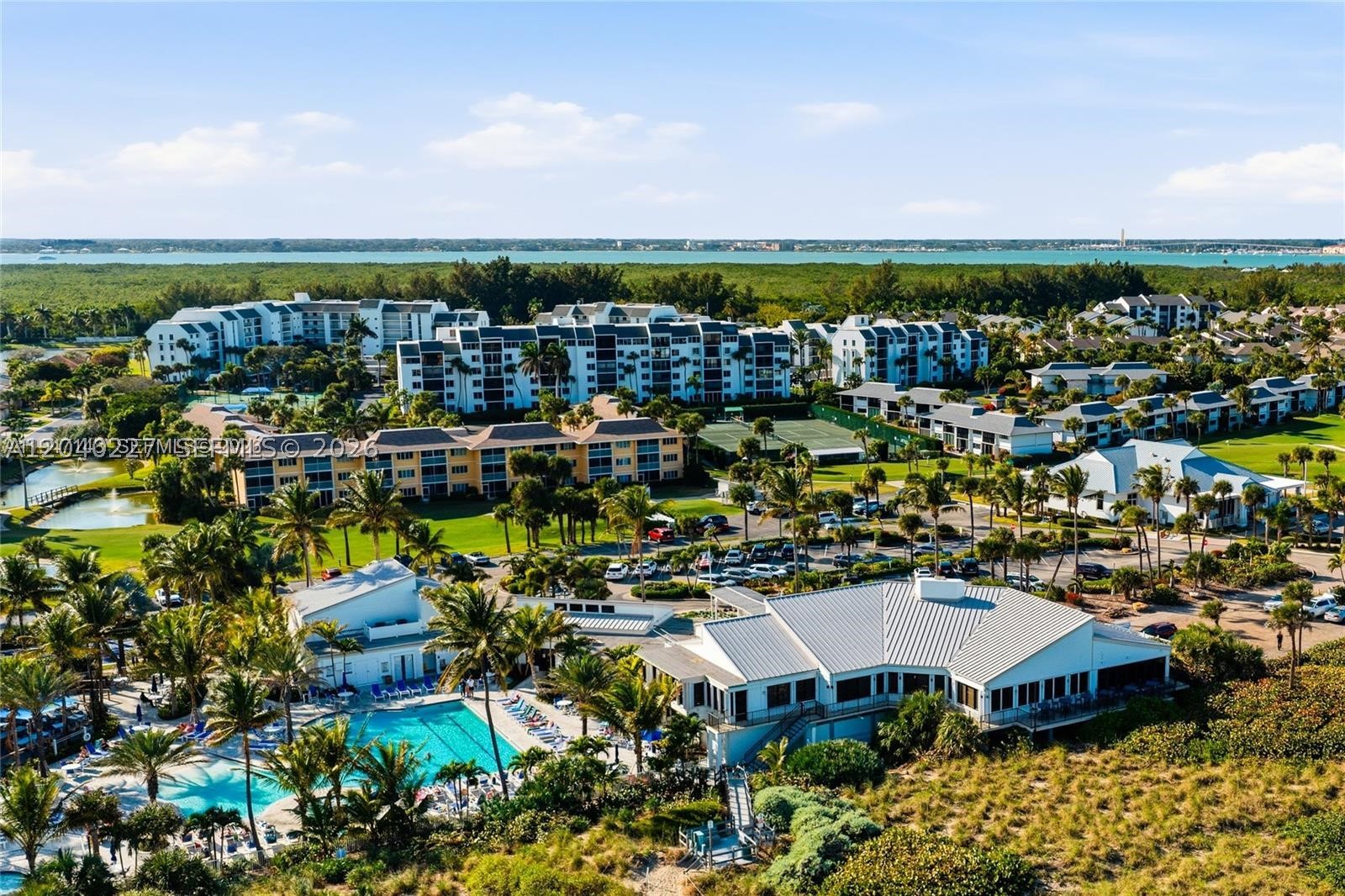 GOLF VILLAS - Residential