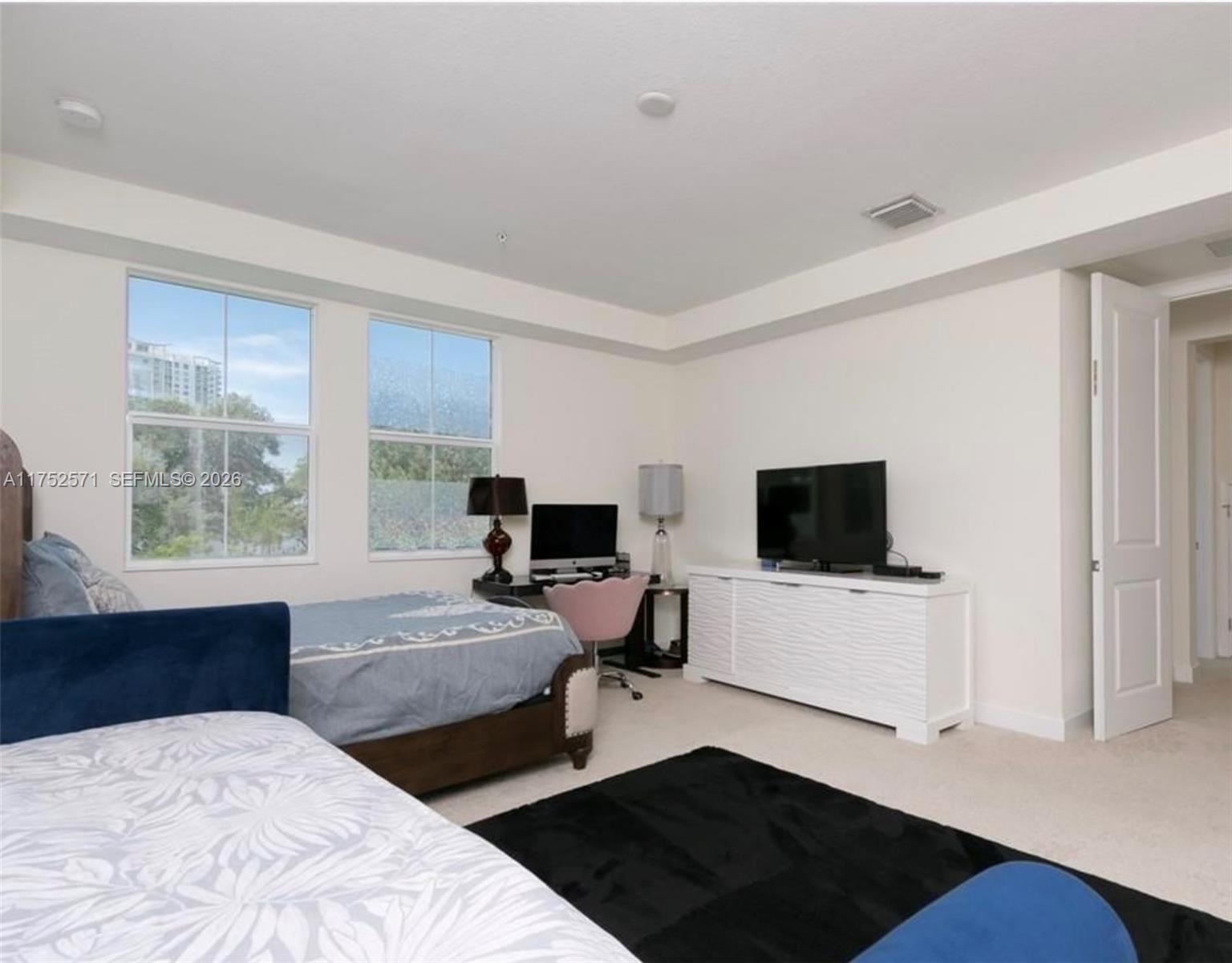 SAWGRASS LAKES - Residential