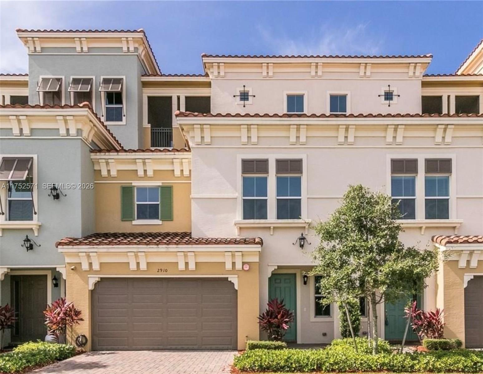 SAWGRASS LAKES - Residential