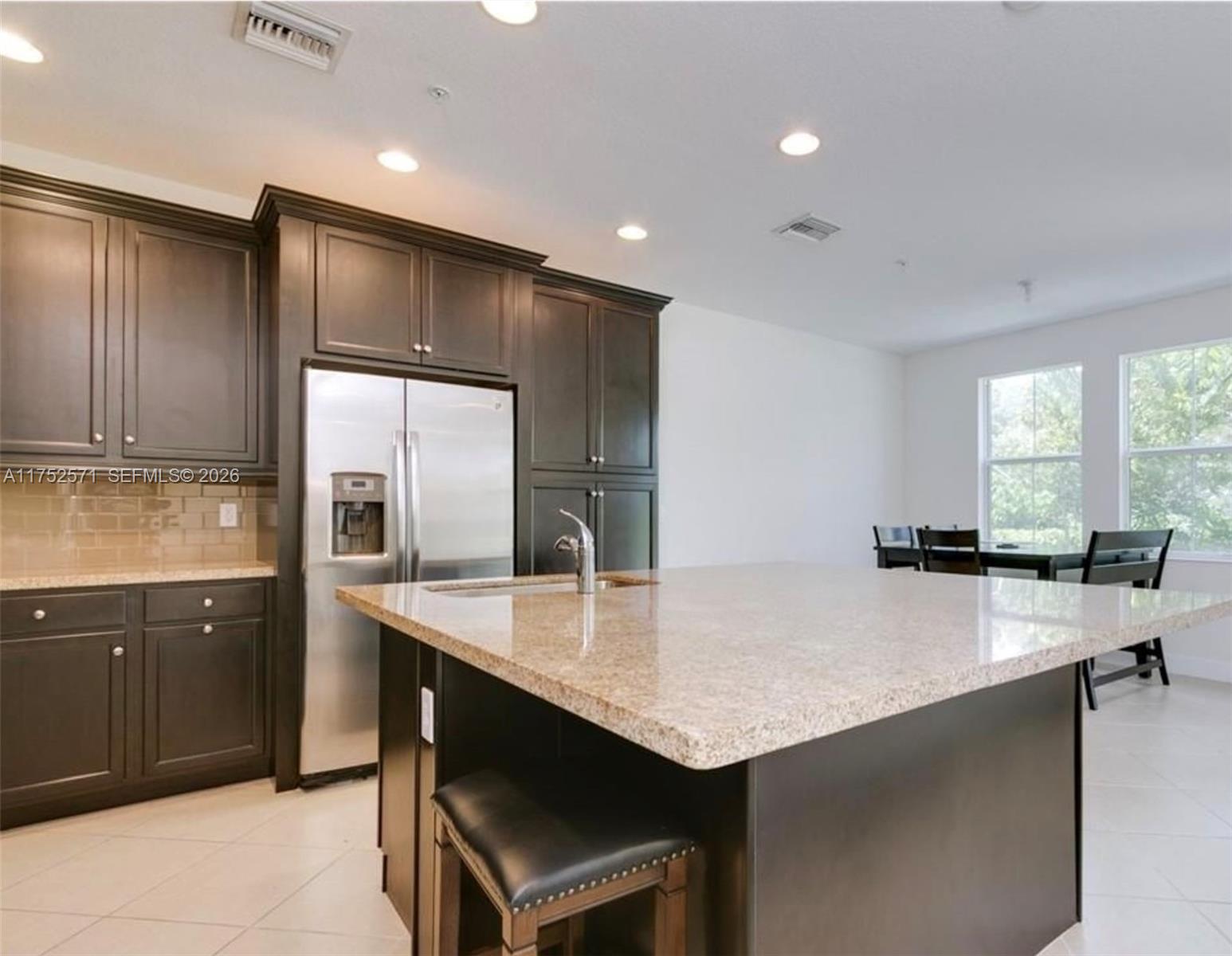 SAWGRASS LAKES - Residential