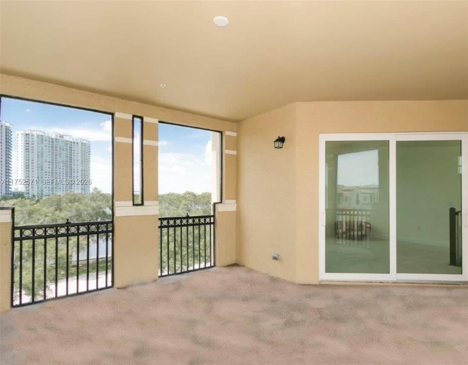 SAWGRASS LAKES - Residential