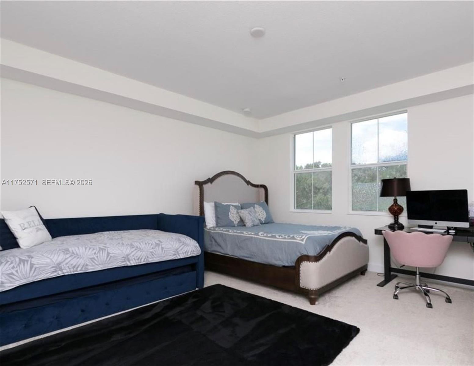 SAWGRASS LAKES - Residential