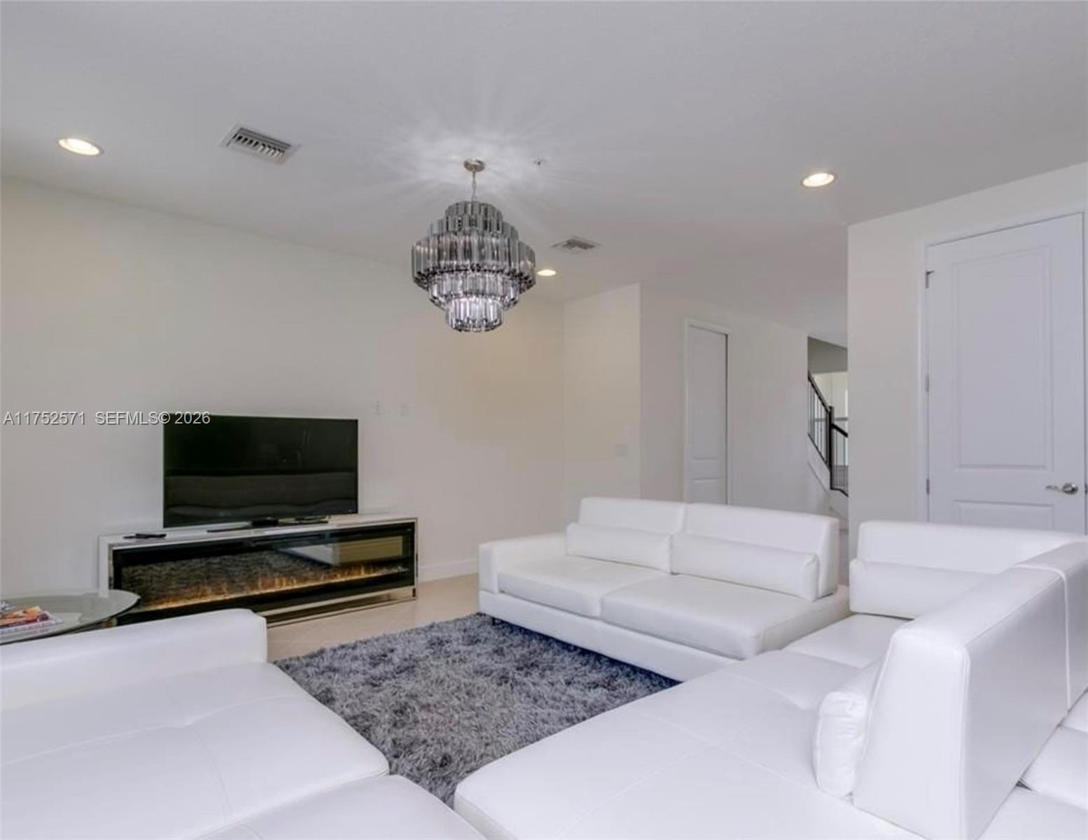 SAWGRASS LAKES - Residential