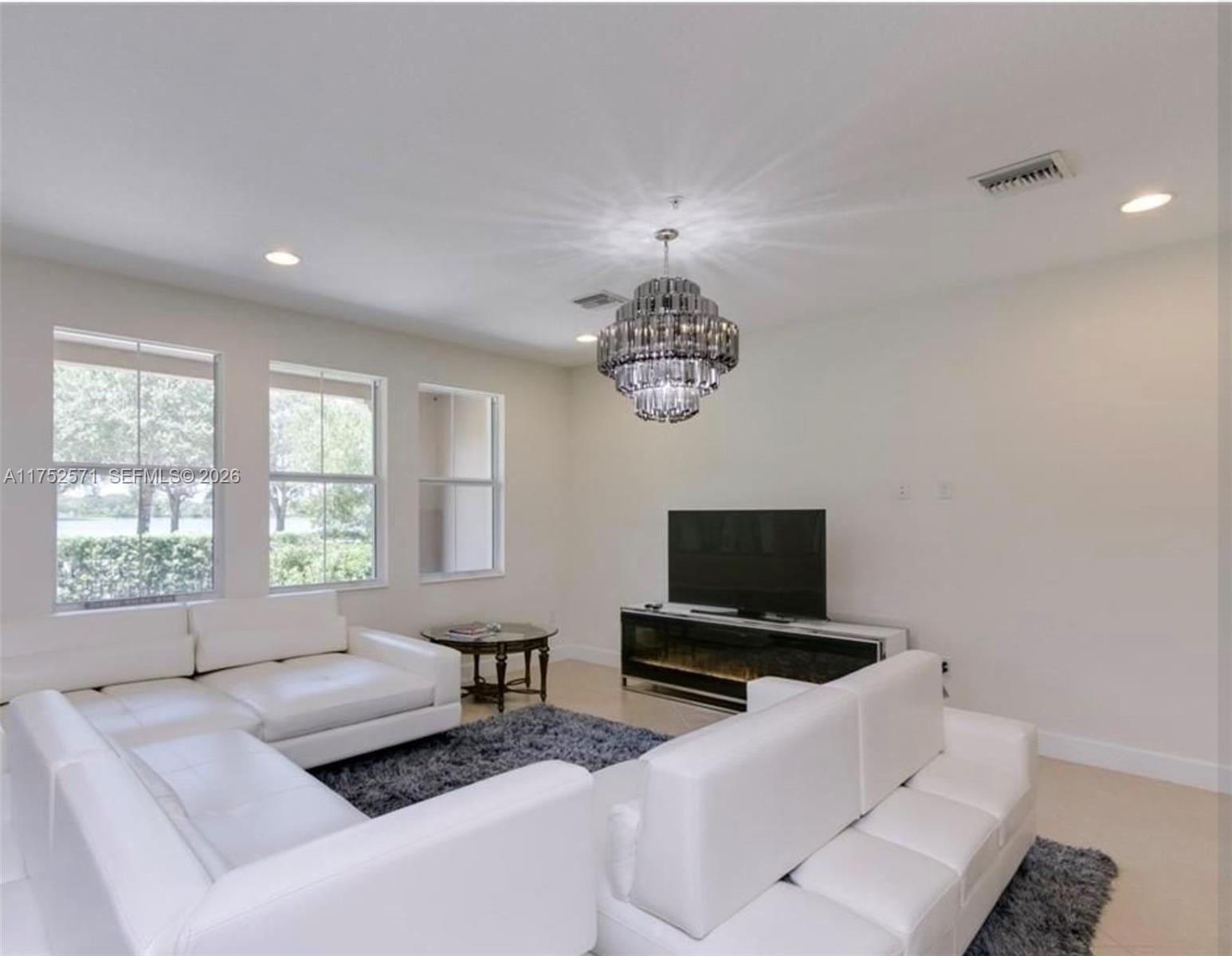 SAWGRASS LAKES - Residential