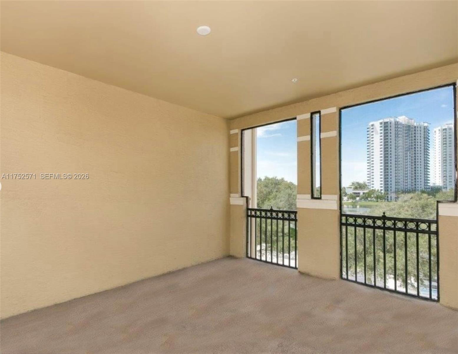 SAWGRASS LAKES - Residential