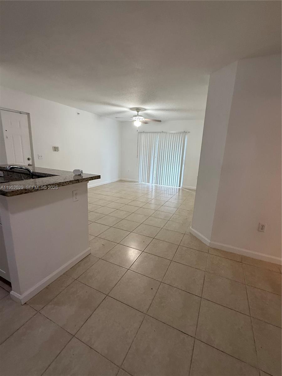 VISTA TRACE 8 CONDO - Residential