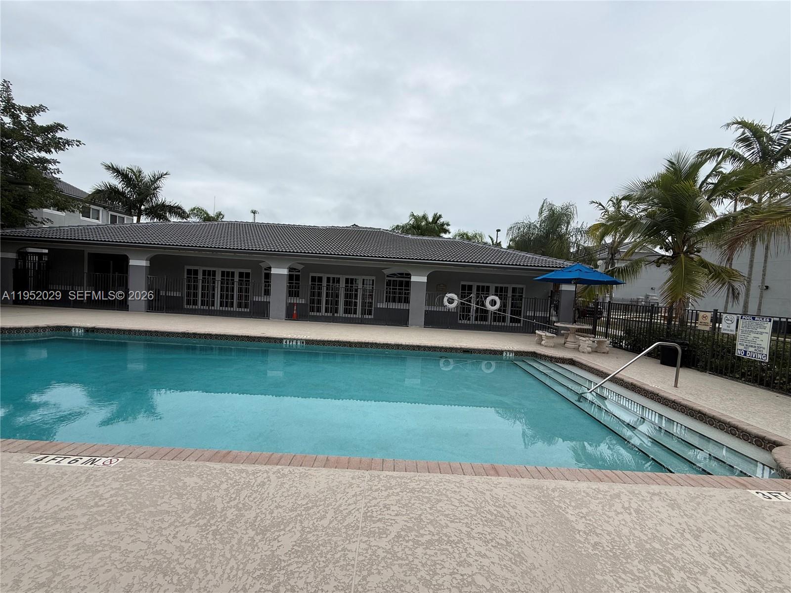 VISTA TRACE 8 CONDO - Residential