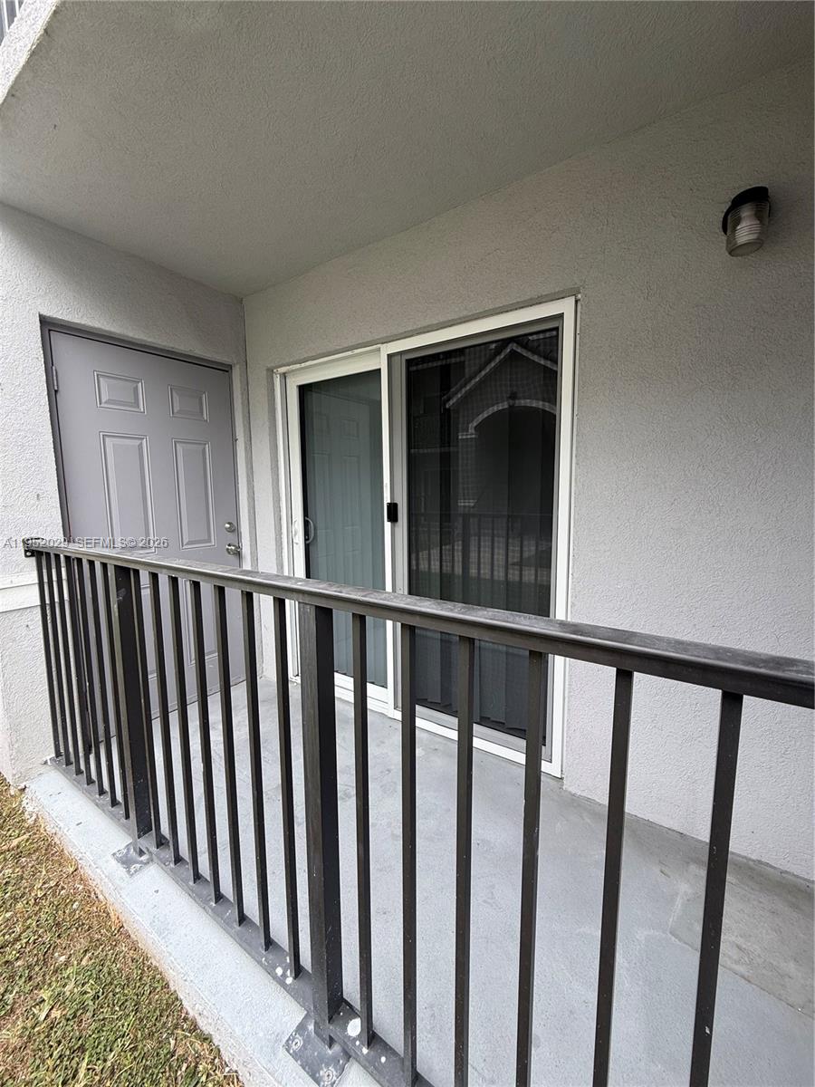 VISTA TRACE 8 CONDO - Residential
