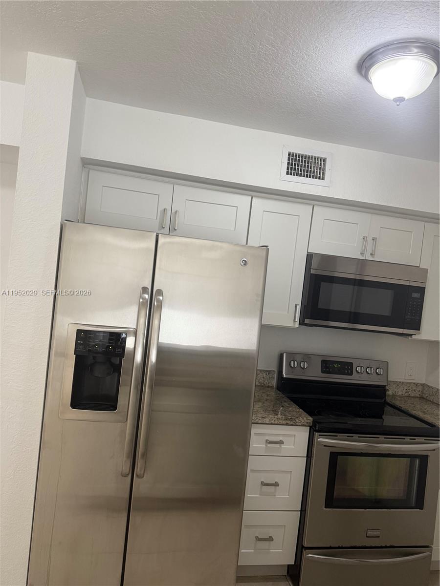 VISTA TRACE 8 CONDO - Residential