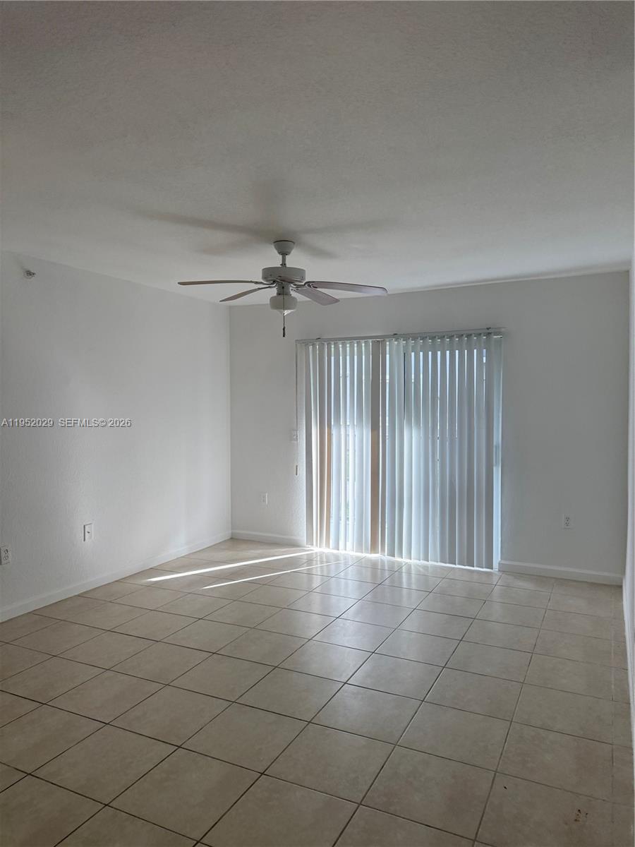 VISTA TRACE 8 CONDO - Residential