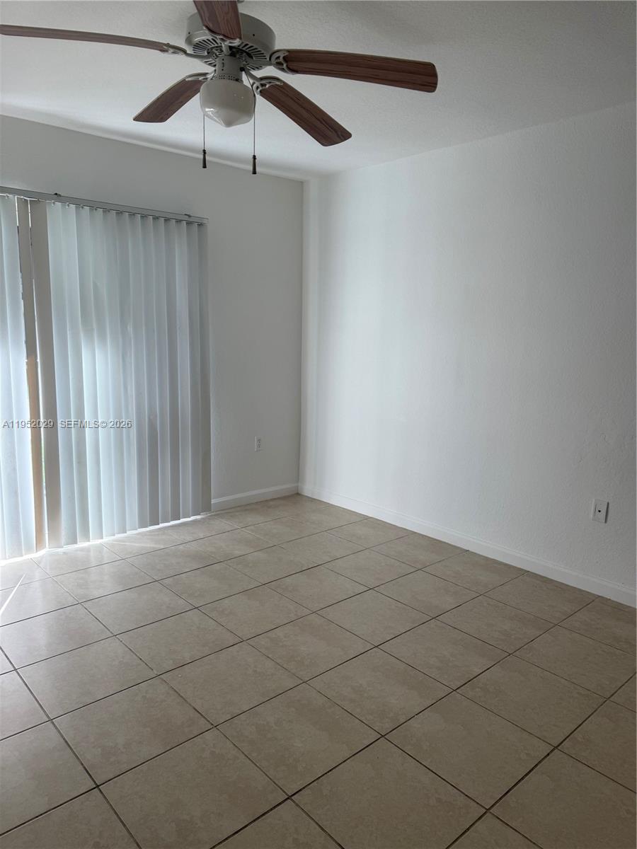 VISTA TRACE 8 CONDO - Residential