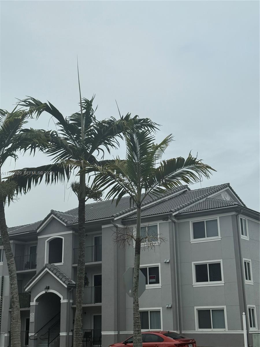 VISTA TRACE 8 CONDO - Residential