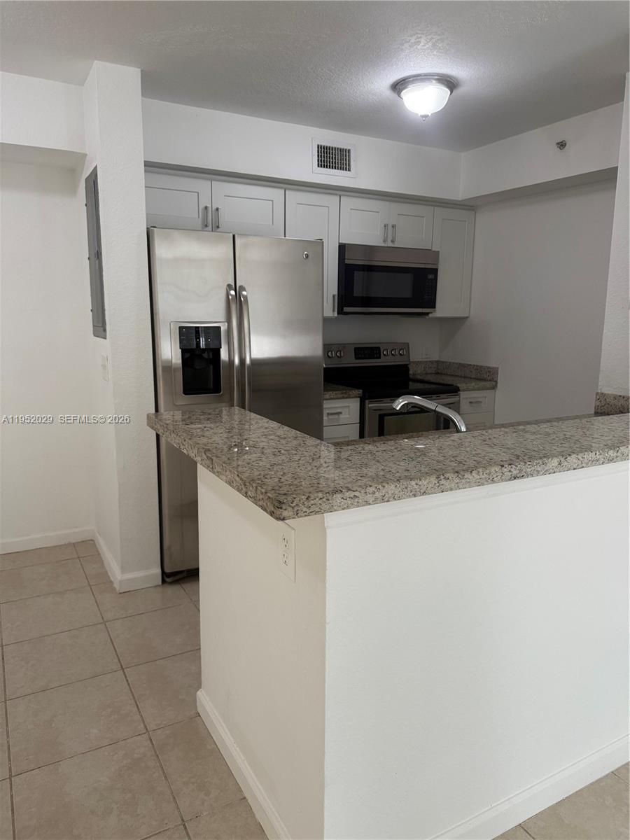 VISTA TRACE 8 CONDO - Residential