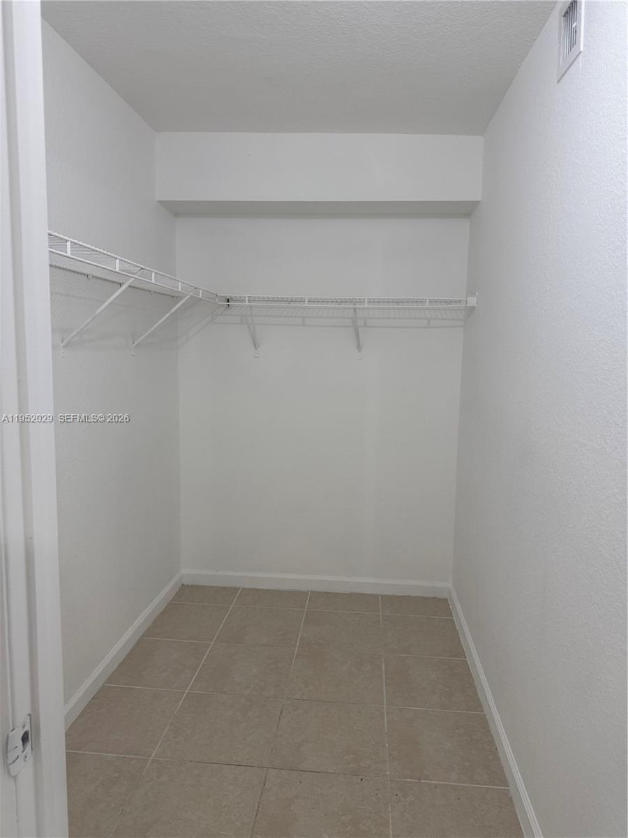 VISTA TRACE 8 CONDO - Residential