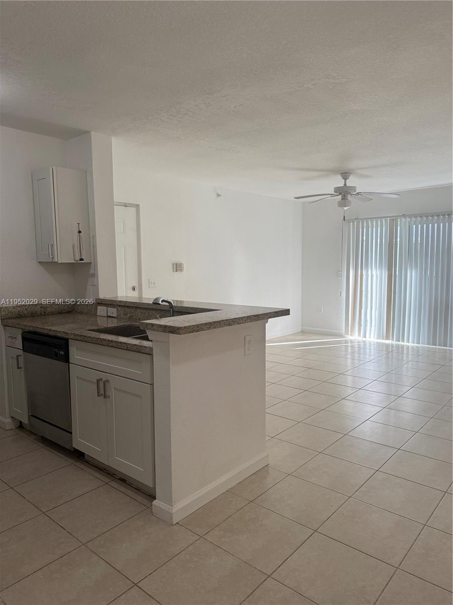 VISTA TRACE 8 CONDO - Residential